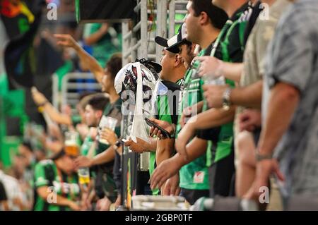 04 agosto 2021: I tifosi del Austin FC in azione durante la partita MLS contro la Houston Dynamo al Q2 Stadium. Austin, Texas. Mario Cantu/CSM Foto Stock