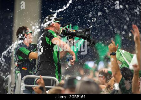 04 agosto 2021: I tifosi del Austin FC in azione durante la partita MLS contro la Houston Dynamo al Q2 Stadium. Austin, Texas. Mario Cantu/CSM Foto Stock