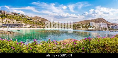 Paesaggio con Anfi beach e resort, Gran Canaria, Spagna Foto Stock