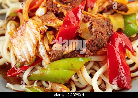 Tagliatelle asiatiche di agman guiru Foto Stock