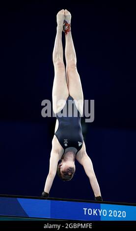 Andrea Spendolini-Sirieix della Gran Bretagna in azione nella finale della piattaforma femminile di 10 m durante le immersioni al Tokyo Aquatics Center il tredicesimo giorno dei Giochi Olimpici di Tokyo 2020 in Giappone. Data immagine: Giovedì 5 agosto 2021. Foto Stock