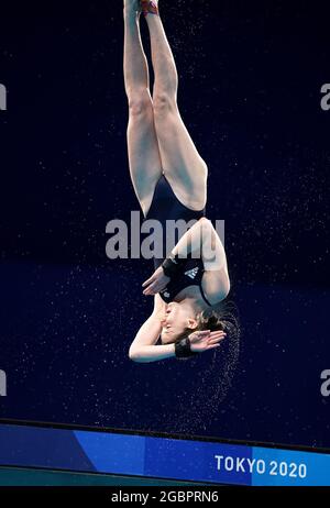 Andrea Spendolini-Sirieix della Gran Bretagna in azione nella finale della piattaforma femminile di 10 m durante le immersioni al Tokyo Aquatics Center il tredicesimo giorno dei Giochi Olimpici di Tokyo 2020 in Giappone. Data immagine: Giovedì 5 agosto 2021. Foto Stock