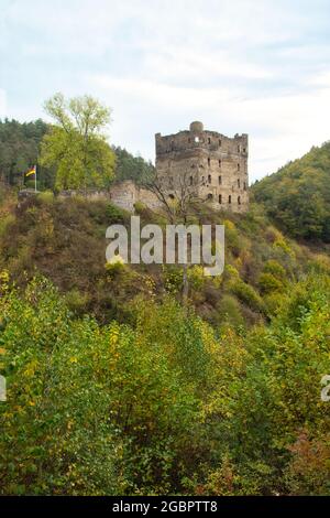 Balduinsettk Caslte rovine su una collina vicino a Buch, Germania in un giorno di autunno. Foto Stock