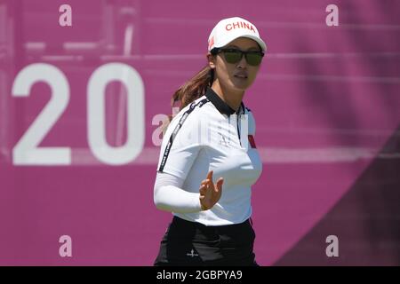 (210805) -- SAITAMA, 5 agosto 2021 (Xinhua) -- il lin Xiyu della Cina reagisce durante il gioco di colpo individuale delle donne 2° turno di golf ai Giochi Olimpici di Tokyo 2020 a Saitama, Giappone, 5 agosto 2021. (Xinhua/Zheng Huansong) Foto Stock