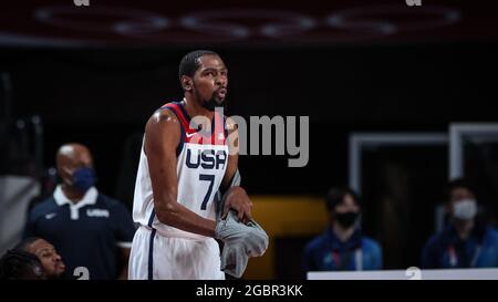 (210805) -- SAITAMA, 5 agosto 2021 (Xinhua) -- Kevin Durant degli Stati Uniti è visto durante la semifinale maschile di pallacanestro tra gli Stati Uniti e l'Australia ai Giochi Olimpici di Tokyo 2020 a Saitama, Giappone, 5 agosto 2021. (Xinhua/Pan Yulong) Foto Stock