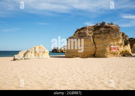 Geografia / viaggio, Portogallo, Algarve, Lagos, Praia da Batata, Costa rocciosa, spiaggia sabbiosa, DIRITTI-AGGIUNTIVI-CLEARANCE-INFORMAZIONI-NON-DISPONIBILI Foto Stock