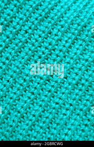 Closeup la texture di Turquoise Blue tessuto a maglia in lana con motivi diagonali Foto Stock