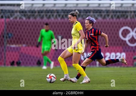 KASHIMA, GIAPPONE - 5 AGOSTO: Alanna Kennedy d'Australia e Megan Rapinoe degli Stati Uniti durante la Tokyo 2020 Olympic Womens Football Tournament Bronze Medal match tra Australia e Stati Uniti allo stadio Ibaraki Kashima il 5 agosto 2021 a Kashima, Giappone (Foto di Pablo Morano/Orange Pictures) Credit: Orange Pics BV/Alamy Live News Foto Stock