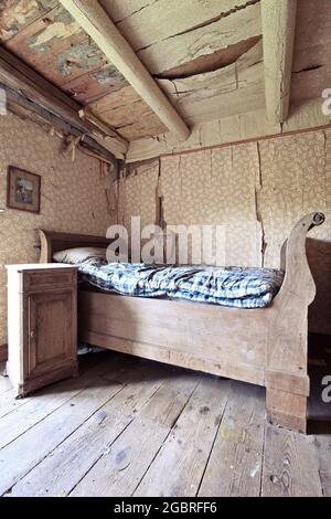 Camera da letto luogo perso in una casa abbandonata esplorazione urbana Foto Stock