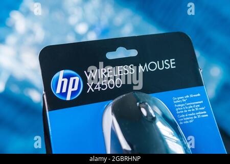 Tyumen, Russia - 08 giugno 2021: Mouse laser wireless HP X4500 Selective Focus Foto Stock