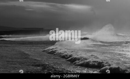 Spray e spatole, Marwick Head, Orkney Isles Foto Stock