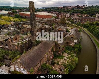 Immagini di segnalazione aerea di enormi quantità di ribaltamento del mosca sul sito ex della ceramica Stoke sul Trent Staffordshire Drone Housing Planning concesso per il 40 Foto Stock