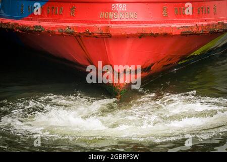 Dettaglio della 'Night Star', una delle flotte di Star Ferry, lasciando Central Ferry Pier 7, Isola di Hong Kong, per l'attraversamento del Victoria Harbour Foto Stock