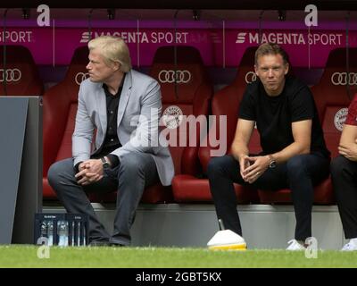 Muenchen, ALLIANZARENA, Germania. 31 luglio 2021. Distanza . Oliver KAHN, CEO FCB-AG e allenatore di Bayern Julian NAGELSMANN (r.). Calcio, FC Bayern Monaco (M) - SSC Napoli (NEA), partita preparatoria per la stagione 2021-2022, il 31 luglio 2021 a Muenchen, ALLIANZARENA, Germania. ¬ di credito: dpa/Alamy Live News Foto Stock