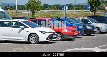 Ampio parcheggio a Zagabria, Croazia. Foto Stock