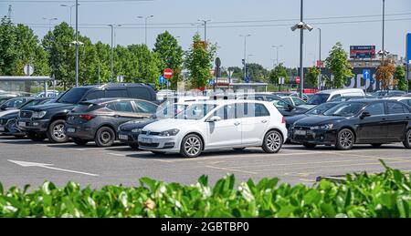 Ampio parcheggio a Zagabria, Croazia. Foto Stock