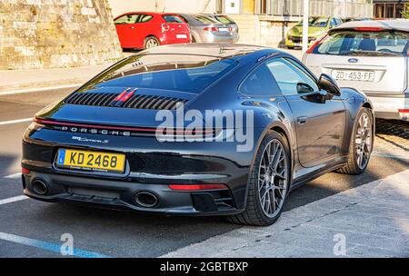 Porsche Carrera S in un parcheggio in città a Zara, Dalmazia, Croazia. Foto Stock