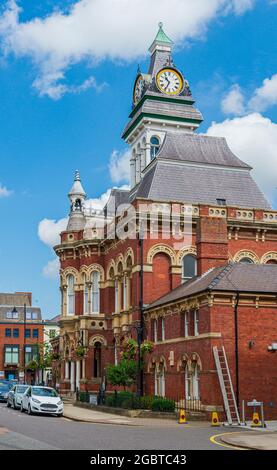 Grantham, Lincolnshire, Regno Unito la Guildhall su St Peters Hill Foto Stock