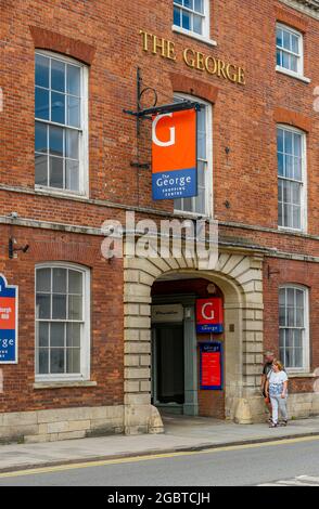 Un tempo il famoso George Hotel, ma ora il George Shopping Centre High Street, Grantham, Lincolnshire, Inghilterra Foto Stock