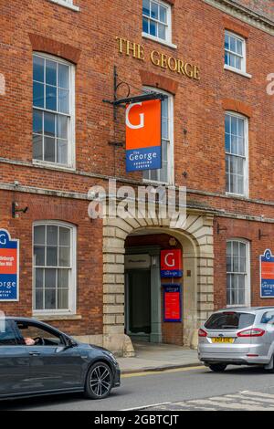 Un tempo il famoso George Hotel, ma ora il George Shopping Centre High Street, Grantham, Lincolnshire, Inghilterra Foto Stock