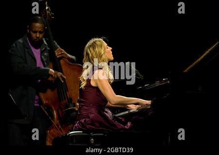 Milano Italia 2009-11-16 : concerto dal vivo di Diana Krall al Teatro Arcimboldi Foto Stock