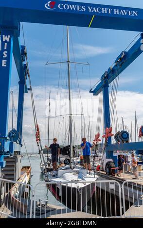 cowes week, cowes yacht haven, isola di wight, servizi di nautica, paranco, servizio di noleggio barche e marina. Foto Stock