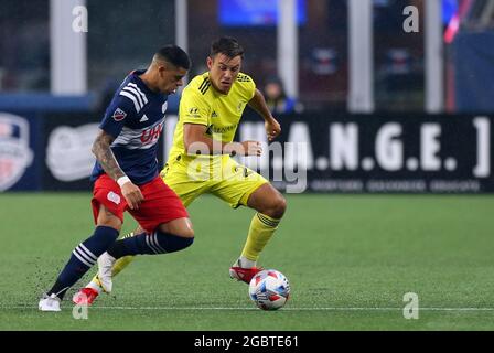 4 agosto 2021; Foxborough, ma, USA; Nuova Inghilterra Rivoluzione avanti Gustavo Bou (7) e Nashville SC difensore Taylor Washington (23) battaglia per la palla durante una partita MLS tra Nashville SC e New England Revolution al Gillette Stadium. Anthony Nesmith/CSM Foto Stock