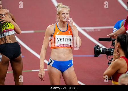 Tokyo, Giappone. 05 agosto 2021. TOKYO, GIAPPONE - 5 AGOSTO: Anouk Vetter dei Paesi Bassi festeggia la sua medaglia d'argento dopo aver gareggiato sull'epetathlon femminile durante i Giochi Olimpici di Tokyo 2020 allo Stadio Olimpico il 5 agosto 2021 a Tokyo, Giappone (Foto di Yannick Verhoeven/Orange Pictures) NOCNSF ATLETIEKUNIE Credit: Orange Pics BV/Alamy Live News Foto Stock