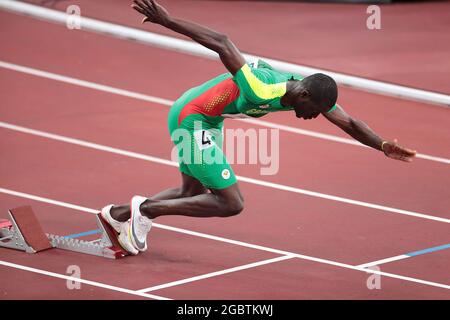 (210805) -- TOKYO, 5 agosto 2021 (Xinhua) -- Kirani James di Grenada compete durante la finale maschile di 400m ai Giochi Olimpici di Tokyo 2020, a Tokyo, Giappone, 5 agosto 2021. (Xinhua/li Gang) Foto Stock