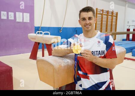 Ginnastica olimpica con medaglia d'oro Max Whitlock al South Essex Ginnastica Club di Basildon dove si allena. Data immagine: Giovedì 5 agosto 2021. Foto Stock