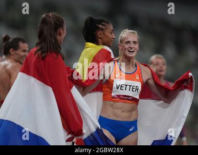 Tokyo, Giappone. 5 agosto 2021. Anouk Vetter dei Paesi Bassi festeggia dopo la partita femminile di eptathlon 800m ai Giochi Olimpici di Tokyo 2020, a Tokyo, Giappone, il 5 agosto 2021. Credit: Yibo/Xinhua/Alamy Live News Foto Stock