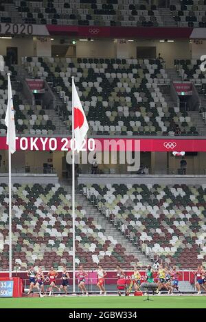 Tokyo, Giappone. 5 agosto 2021. Gli atleti reagiscono dopo il decathlon maschile 1500m ai Giochi Olimpici Tokyo 2020 a Tokyo, Giappone, 5 agosto 2021. Credit: Yibo/Xinhua/Alamy Live News Foto Stock