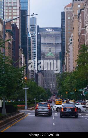 Vista dell'edificio MetLife da Park Avenue su Manhattan, New York City Foto Stock