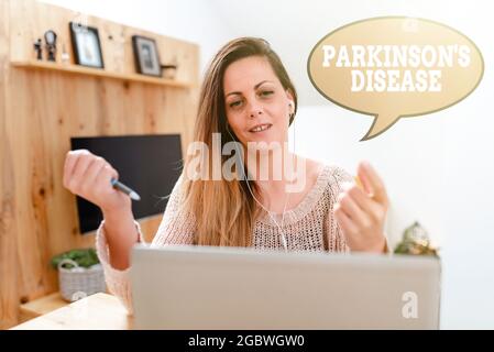 Ispirazione che mostra segno Parkinson S è malattia. Business Overview disturbo del sistema nervoso che colpisce il movimento astratto guardando i film online Foto Stock