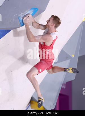 Tokyo, Giappone. 5 agosto 2021. Jakob Schubert dell'Austria compete durante la finale combinata degli uomini di arrampicata sportiva ai Giochi Olimpici di Tokyo 2020, in Giappone, il 5 agosto 2021. Credit: Chen Jianli/Xinhua/Alamy Live News Foto Stock