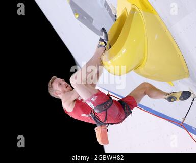 Tokyo, Giappone. 5 agosto 2021. Jakob Schubert dell'Austria compete durante la finale combinata degli uomini di arrampicata sportiva ai Giochi Olimpici di Tokyo 2020, in Giappone, il 5 agosto 2021. Credit: Chen Jianli/Xinhua/Alamy Live News Foto Stock