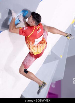 Tokyo, Giappone. 5 agosto 2021. Alberto Gines Lopez di Spagna compete durante la finale combinata di uomini di arrampicata sportiva ai Giochi Olimpici di Tokyo 2020, Giappone, 5 agosto 2021. Credit: Chen Jianli/Xinhua/Alamy Live News Foto Stock