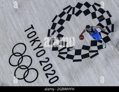 Saitama, Giappone. 5 agosto 2021. Luka Doncic della Slovenia compete durante la semifinale maschile tra Francia e Slovenia ai Giochi Olimpici di Tokyo 2020 a Saitama, Giappone, 5 agosto 2021. Credit: Pan Yulong/Xinhua/Alamy Live News Foto Stock