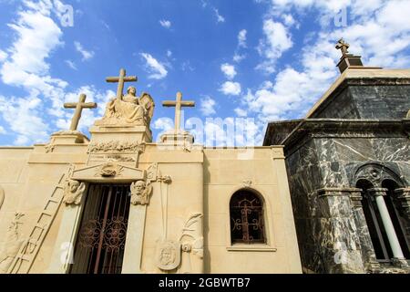 Vecchio e solitario cimitero nel villaggio di la Union, provincia di Cartagena, comunità di Murcia in una giornata di sole Foto Stock