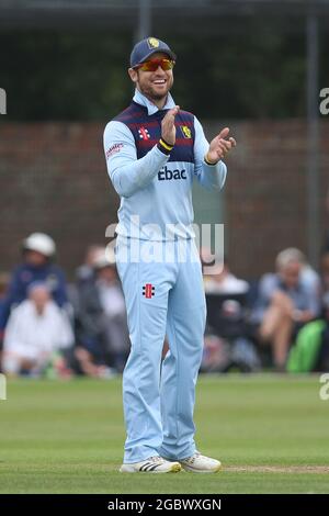 NEWCASTLE UPON TYNE, REGNO UNITO. 5 AGOSTO Sean Dickson di Durham sorride durante la partita della Royal London One Day Cup tra il Durham County Cricket Club e il Lancashire a Roseworth Terrace, Newcastle upon Tyne giovedì 5 agosto 2021. (Credit: Will Matthews | MI News) Foto Stock