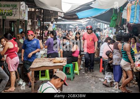 IQUITOS, PERÙ - 17 GIUGNO 2015: Vista del mercato del Belen a Iquitos Foto Stock