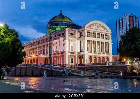 MANAUS, BRASILE - 26 LUGLIO 2015: Teatro Amazonas, famoso teatro edificio a Manaus, Brasile Foto Stock