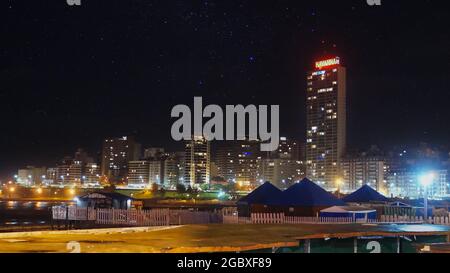 Paesaggio urbano di Mar del Plata di notte Foto Stock