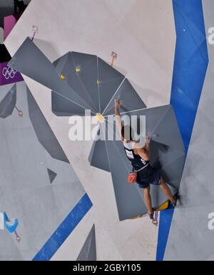 Tokyo, Giappone. 05 agosto 2021. Il Nathaniel Coleman degli Stati Uniti compete nella finale di Bouldering durante le Olimpiadi di Tokyo l'arrampicata sportiva maschile all'Aomi Urban Sports Park di Tokyo, Giappone, giovedì 5 agosto 2021. Foto di Keizo Mori/UPI Credit: UPI/Alamy Live News Foto Stock