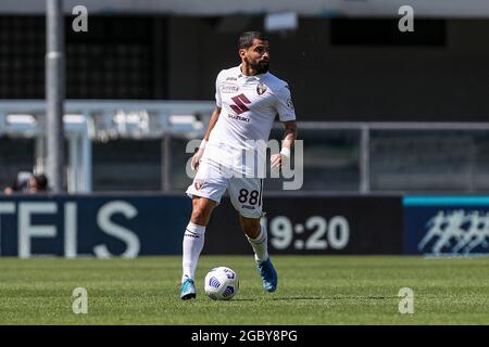 VERONA, ITALIA - MAGGIO 09: Tomas Rincon centrocampista per Torino F.C. in azione durante la Serie UNA partita tra Hellas Verona e Torino FC allo Stadio Marcantonio Bentegodi il 09 maggio 2021 a Verona, Italia. Credit: Stefano Nicoli/Speed Media/Alamy Live News Foto Stock