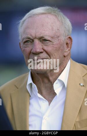 Canton, Stati Uniti. 05 agosto 2021. Jerry Jones, proprietario dei Dallas Cowboys, prima della partita dei Cowboys contro i Pittsburgh Steelers alla Pro Football Hall of Fame Game di Canton, Ohio, giovedì 5 agosto 2021. Foto di Aaron Josefczyk/UPI Credit: UPI/Alamy Live News Foto Stock