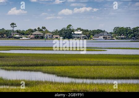 Case sul lungomare sulla Intracoastal Waterway a Jacksonville, Florida. (STATI UNITI) Foto Stock