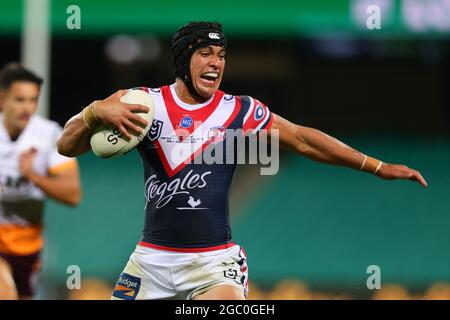 SYDNEY, AUSTRALIA - MAGGIO 22: Joseph Suaalii dei Rooster attacca durante il round undici NRL match tra i Sydney Rooster e Brisbane Broncos al Sydney Cricket Ground il 22 maggio 2021 a Sydney, Australia. Credit: Pete Dovgan/Speed Media/Alamy Live News Foto Stock