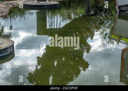 Lo Swarm Rollercoaster al Thorpe Park Theme Park Londra Inghilterra post apocalittico a tema Foto Stock