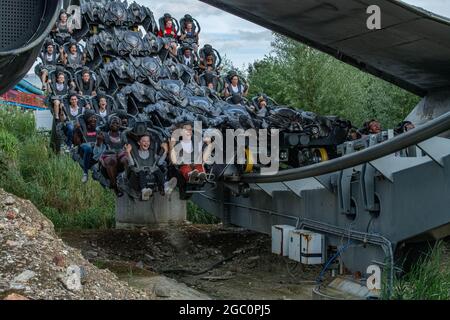 Lo Swarm Rollercoaster al Thorpe Park Theme Park Londra Inghilterra post apocalittico a tema Foto Stock